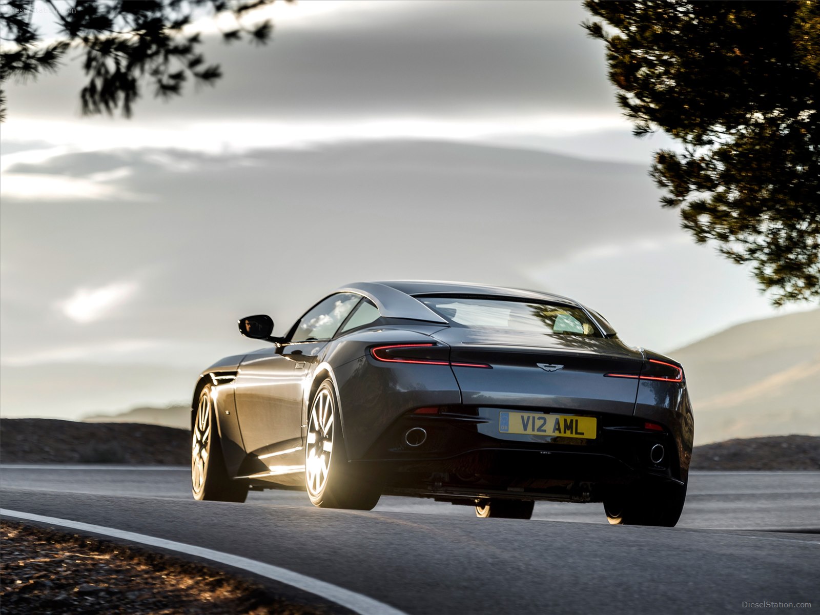 Aston Martin DB11 2017